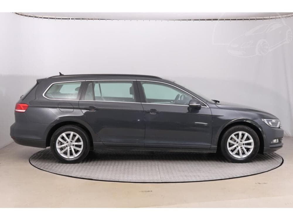 2018 Volkswagen PASSAT - 7