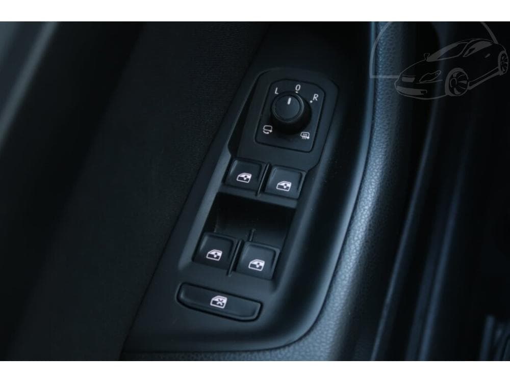2018 Volkswagen PASSAT - 16