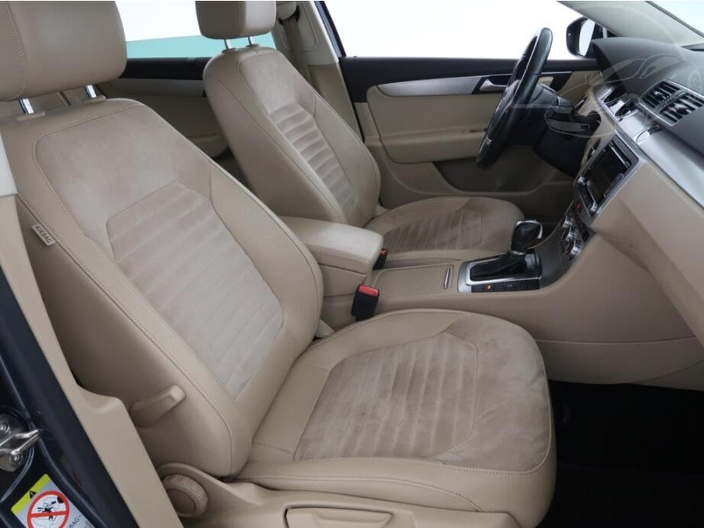 2014 Volkswagen PASSAT - 9