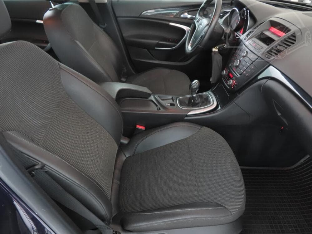 2013 Opel INSIGNIA - 9