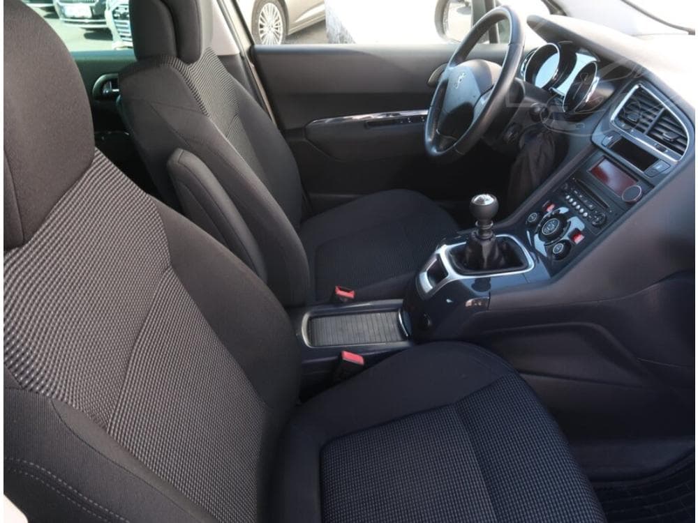2015 Peugeot 5008 - 9