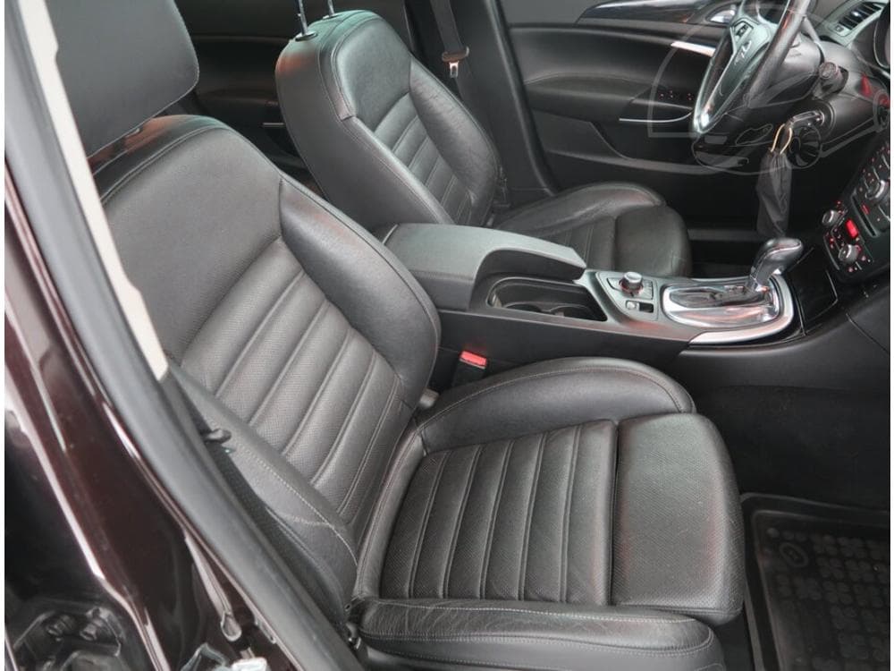 2011 Opel INSIGNIA - 9