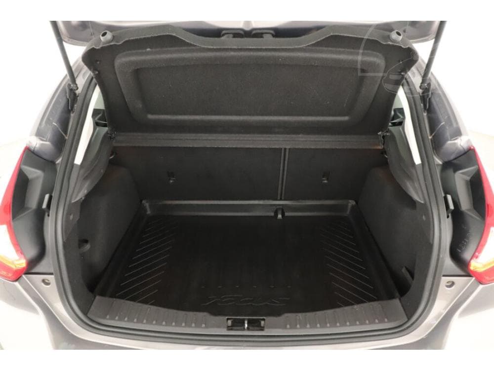 2011 Ford FOCUS - 10