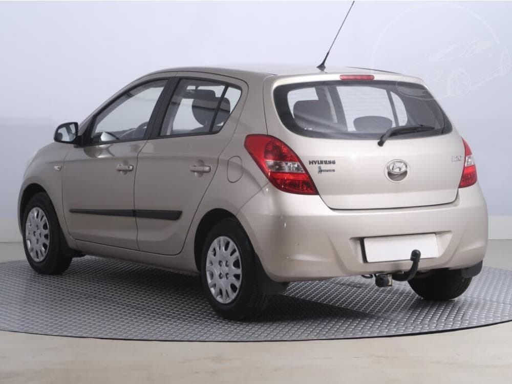 2010 Hyundai i20 - 10