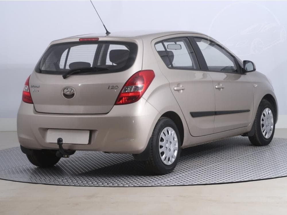 2010 Hyundai i20 - 13