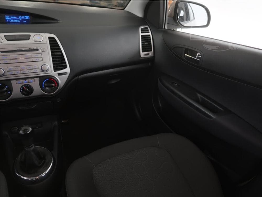 2010 Hyundai i20 - 22