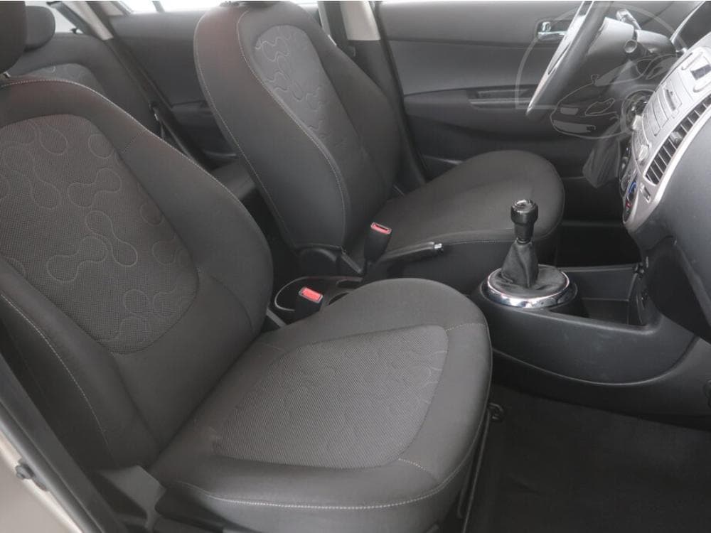 2010 Hyundai i20 - 25