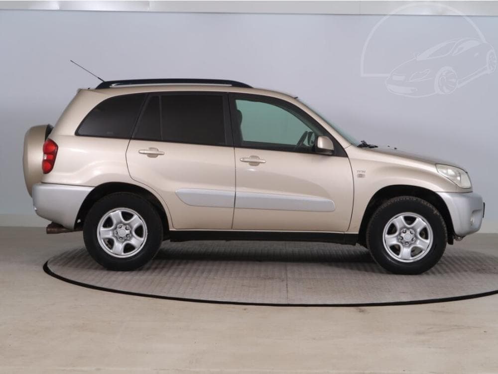 2004 Toyota RAV4 - 6