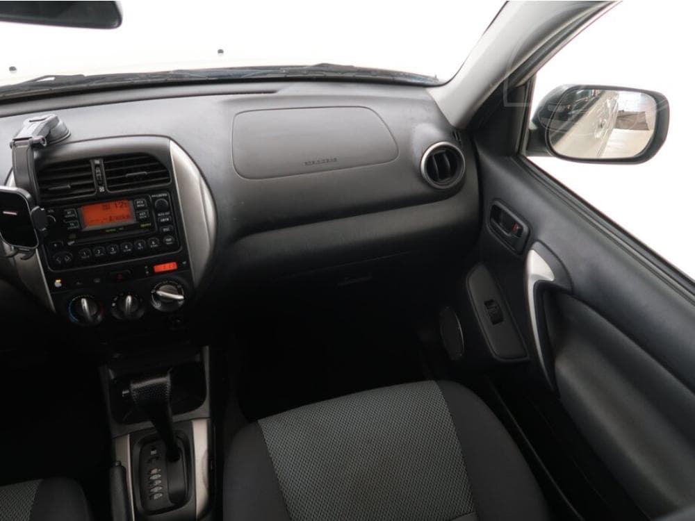 2004 Toyota RAV4 - 8