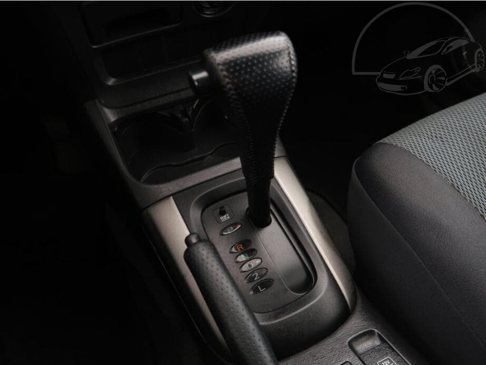2004 Toyota RAV4 - 13