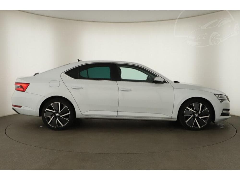 2020 Škoda SUPERB - 11