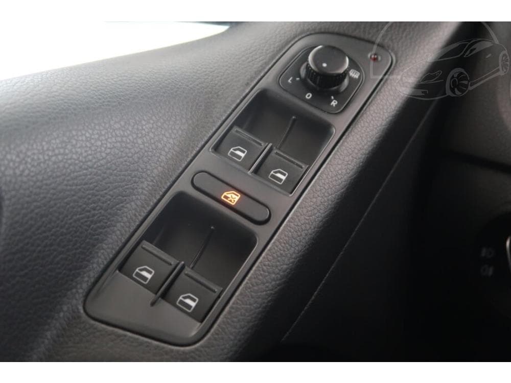 2012 Volkswagen TIGUAN - 15