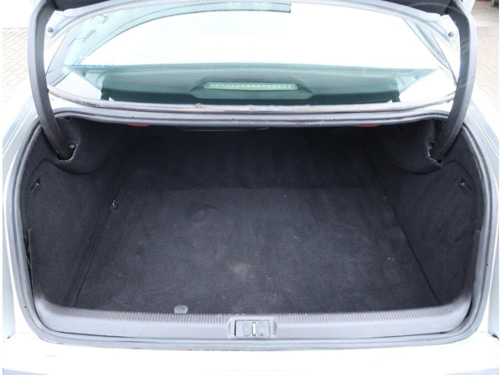 2004 Peugeot 607 - 13