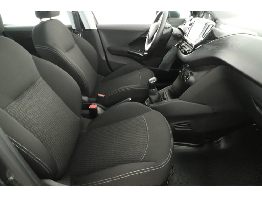 2018 Peugeot 208 - 7