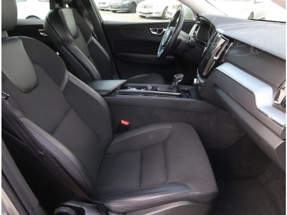 2018 Volvo XC60 - 17