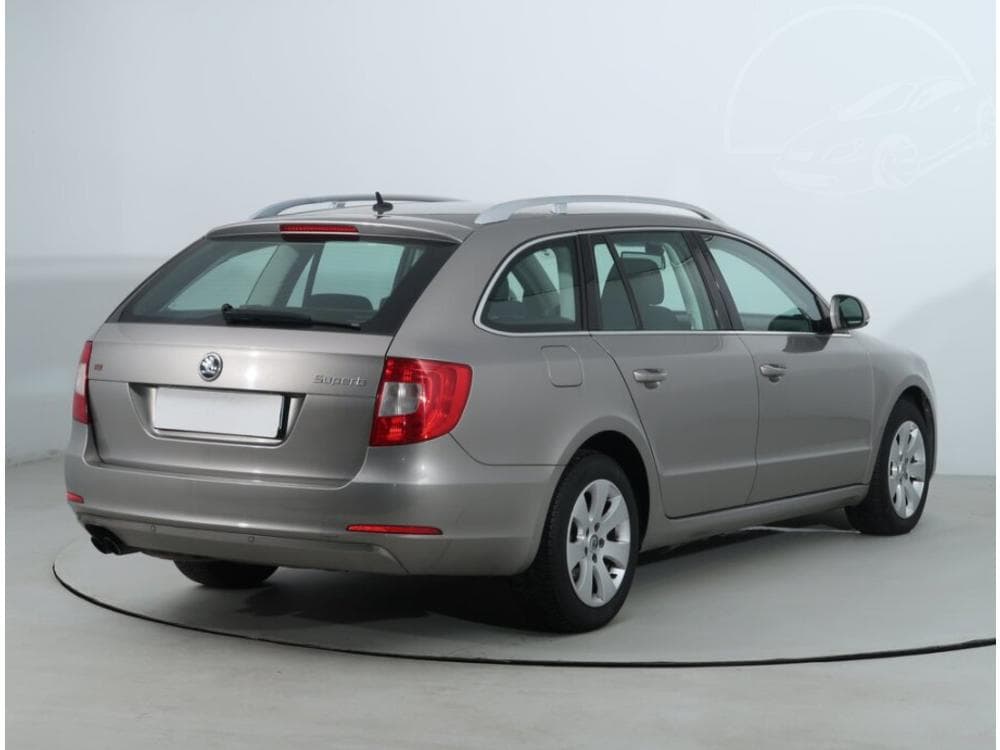 2011 Škoda SUPERB - 5