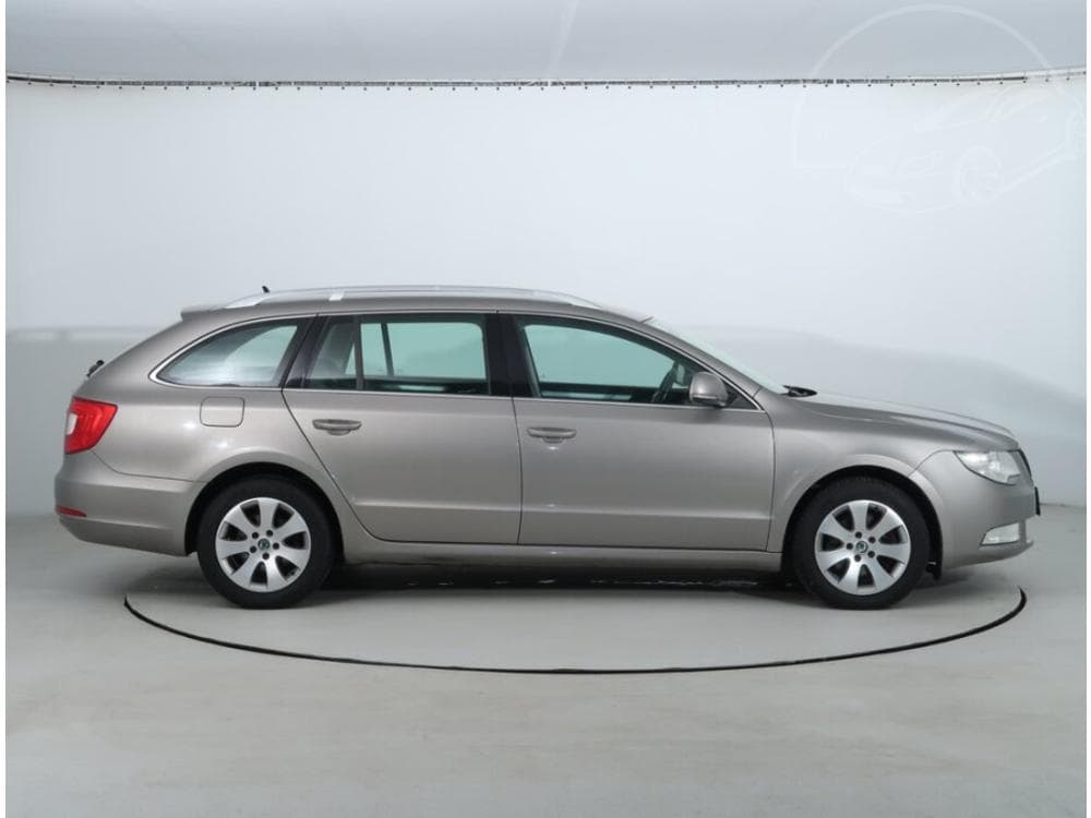 2011 Škoda SUPERB - 6