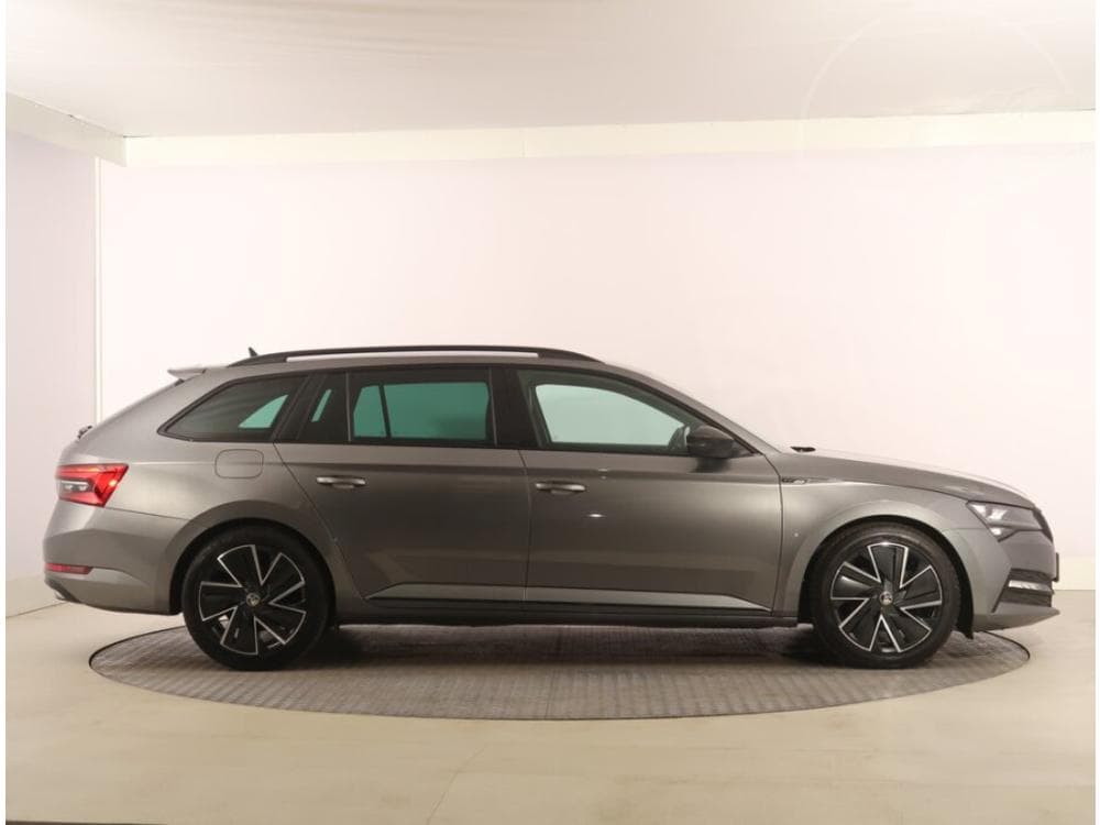 2022 Škoda SUPERB - 11