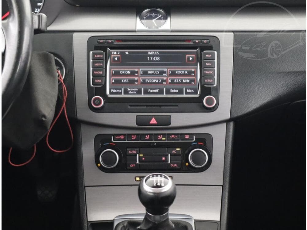 2011 Volkswagen PASSAT - 12