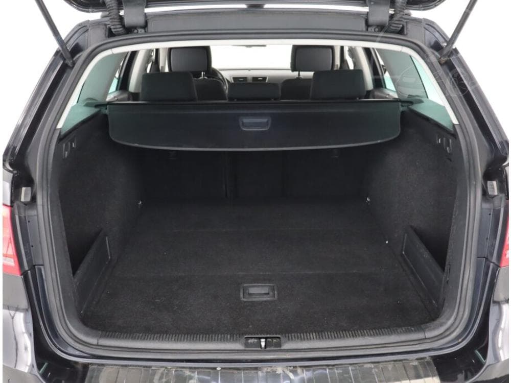 2011 Volkswagen PASSAT - 13