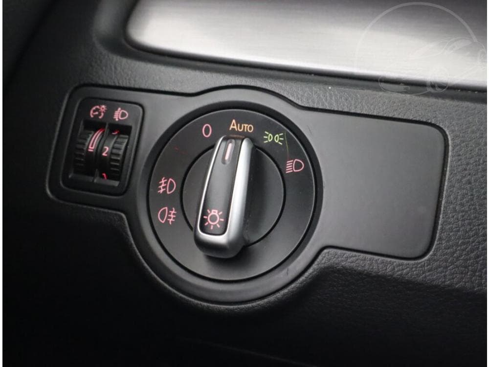 2011 Volkswagen PASSAT - 15
