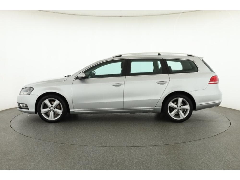2011 Volkswagen PASSAT - 5