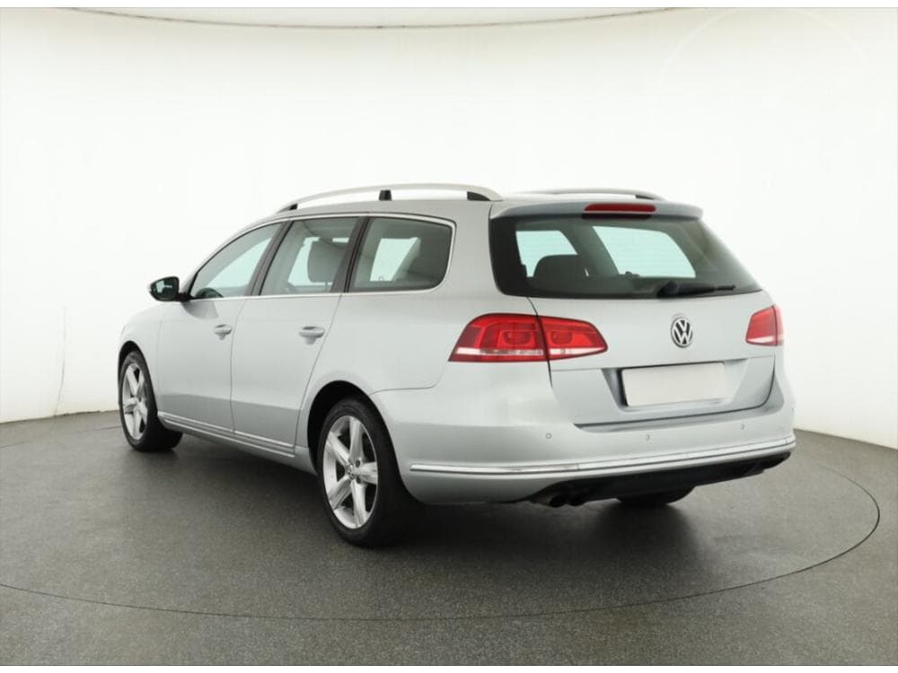 2011 Volkswagen PASSAT - 7