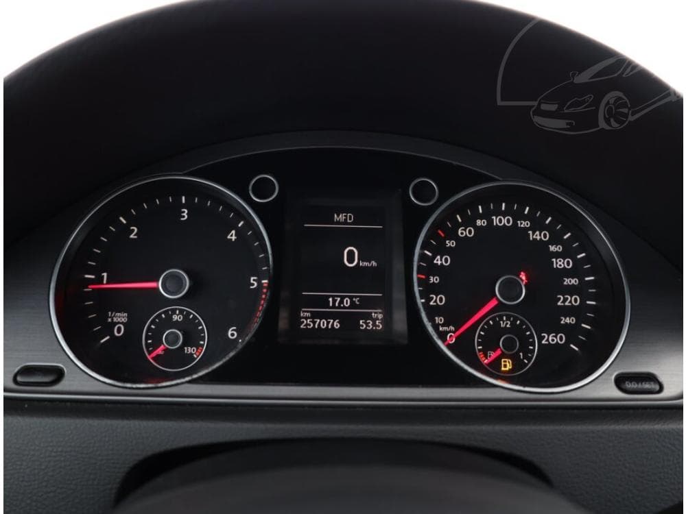 2011 Volkswagen PASSAT - 17