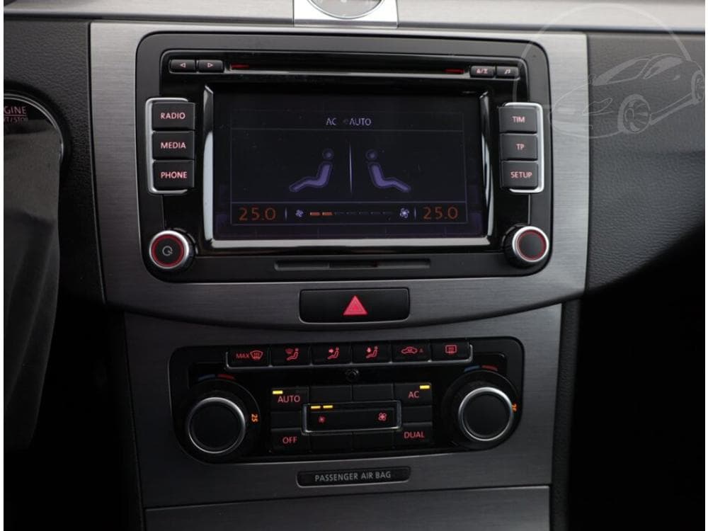 2011 Volkswagen PASSAT - 19