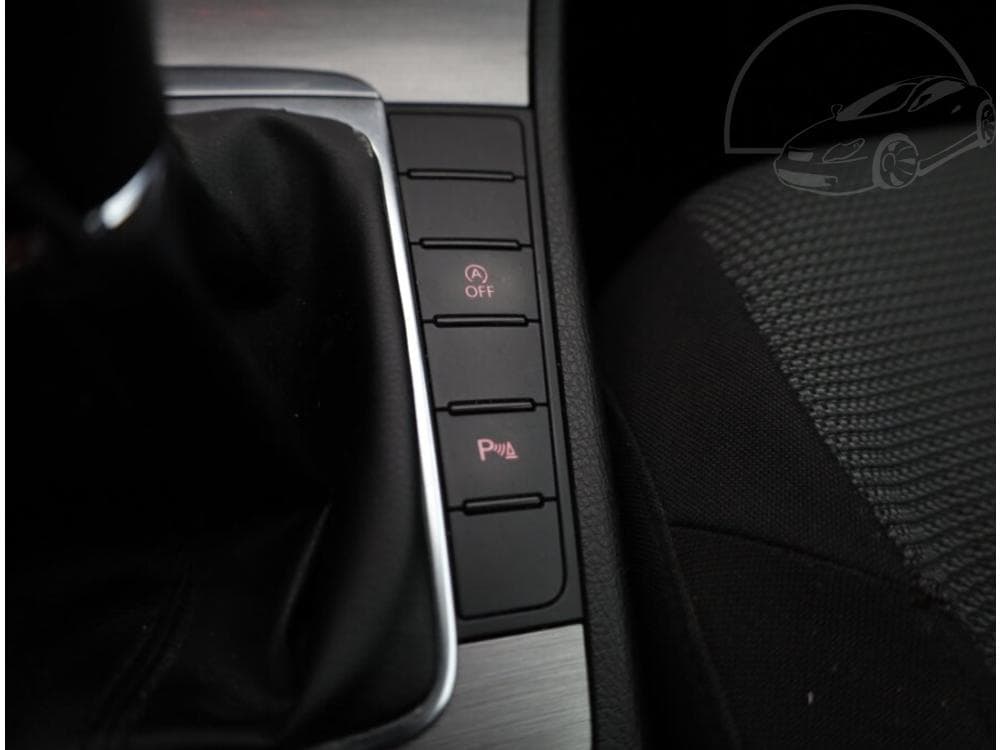 2011 Volkswagen PASSAT - 25