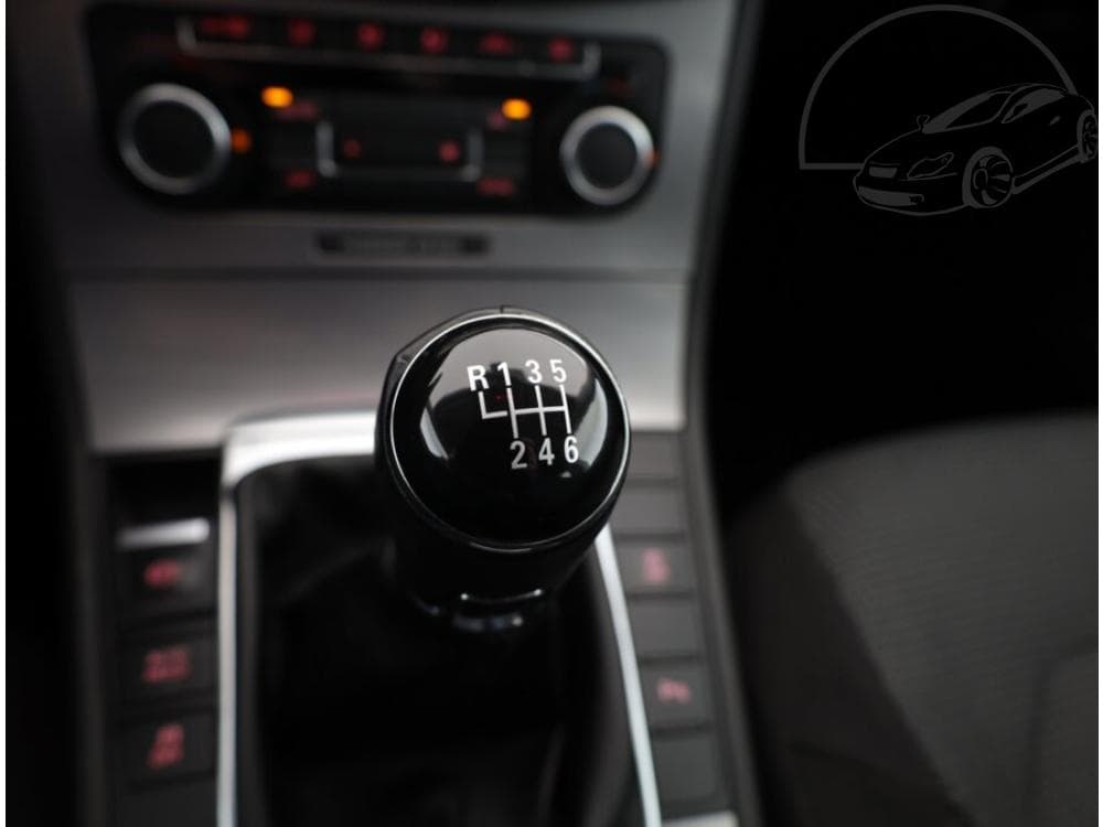 2011 Volkswagen PASSAT - 27