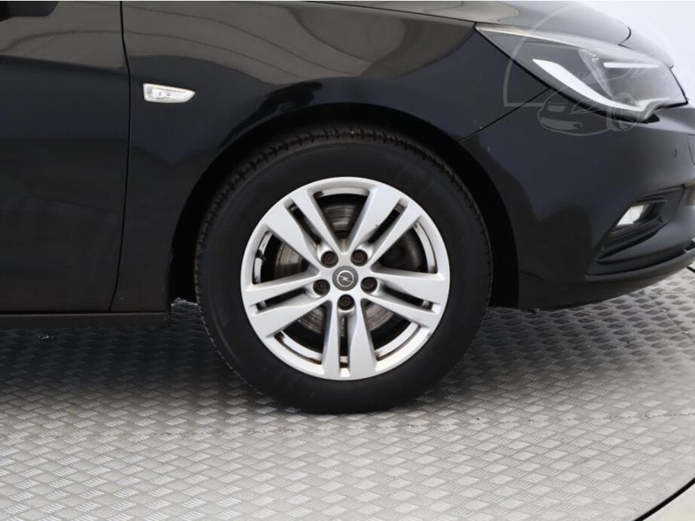 2017 Opel ASTRA - 25