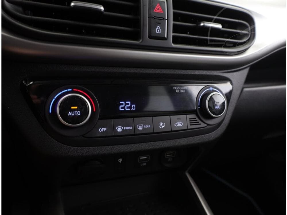 2022 Hyundai i10 - 13