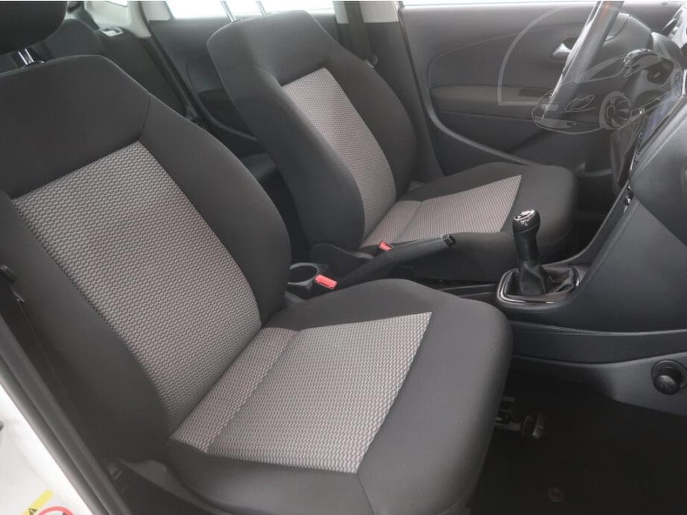 2010 Volkswagen POLO - 9