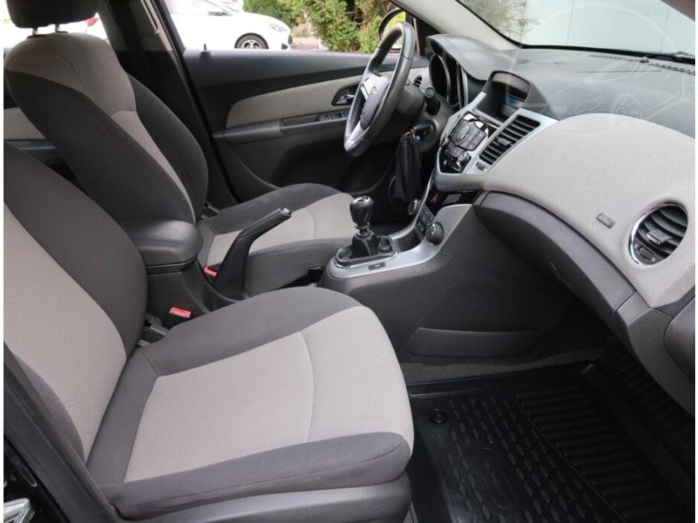 2011 Chevrolet CRUZE - 9