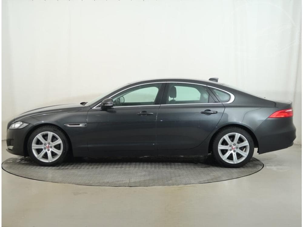 2017 Jaguar XF - 3