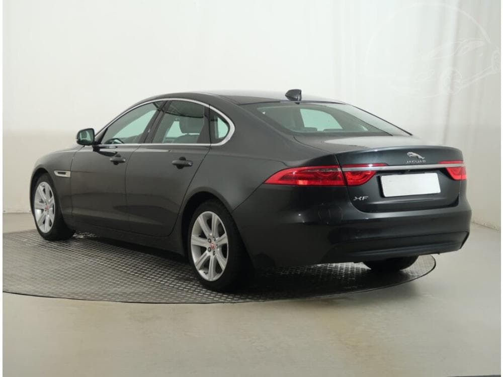 2017 Jaguar XF - 4