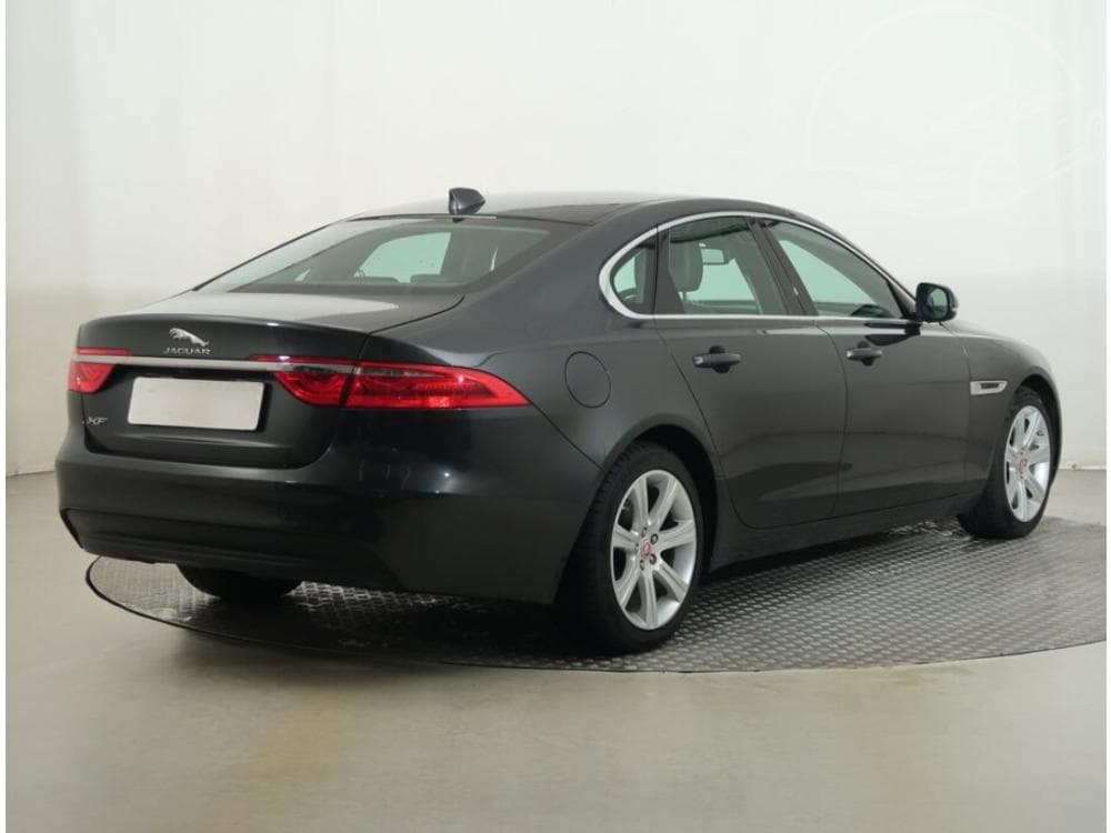 2017 Jaguar XF - 5