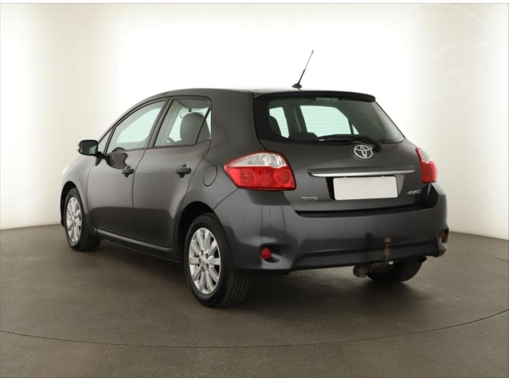 2011 Toyota AURIS - 7