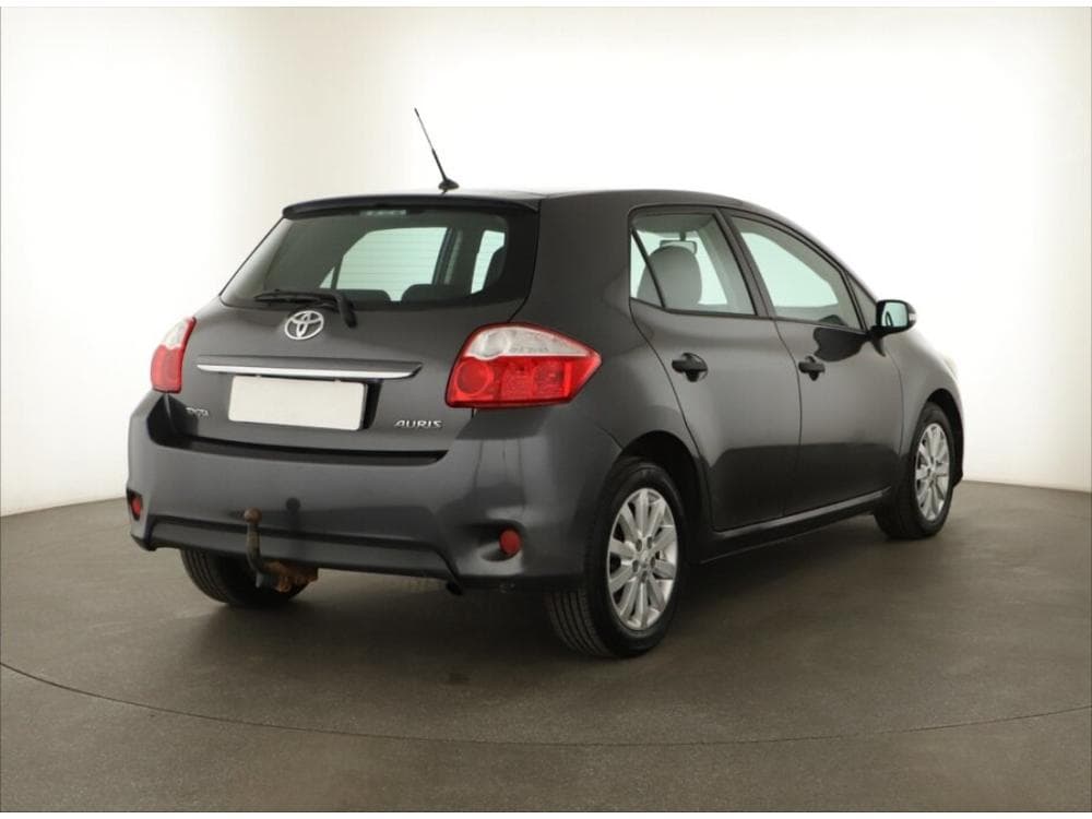 2011 Toyota AURIS - 9