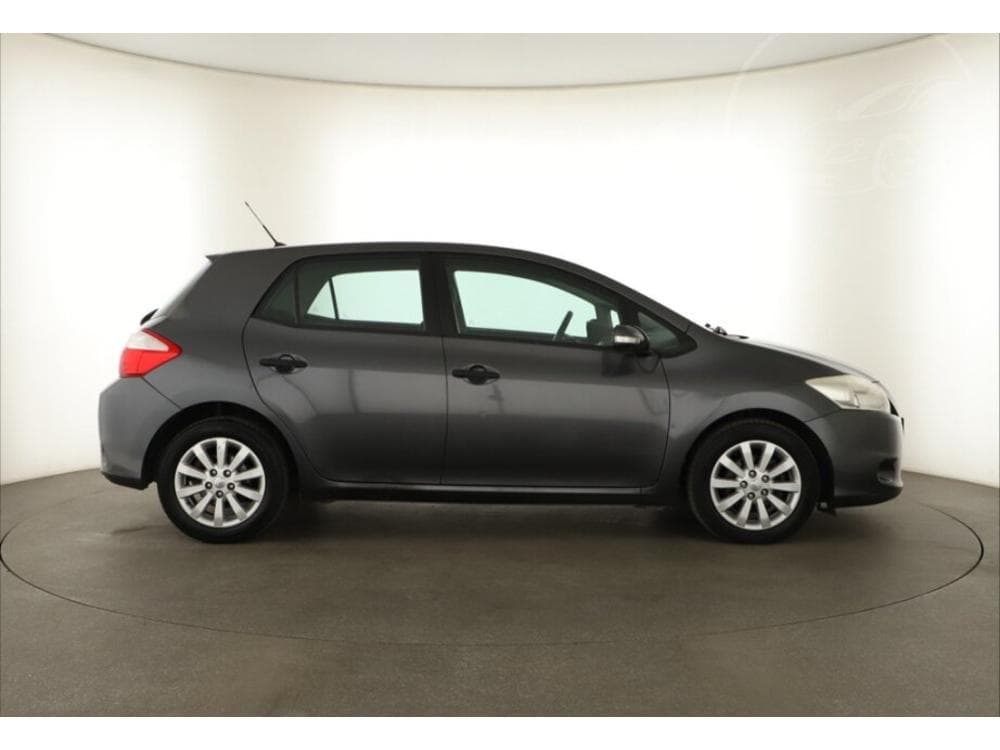 2011 Toyota AURIS - 11