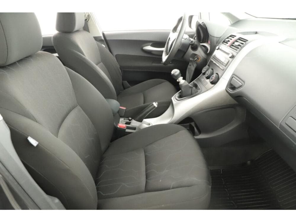 2011 Toyota AURIS - 13