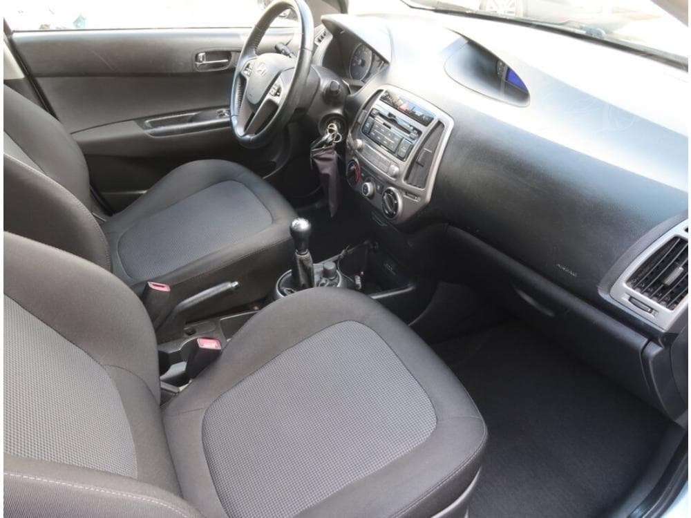 2014 Hyundai i20 - 9