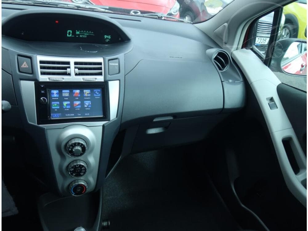 2007 Toyota YARIS - 12
