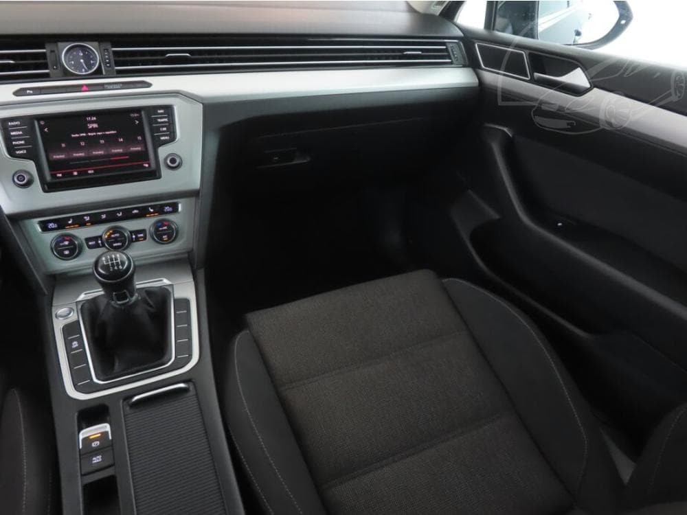 2015 Volkswagen PASSAT - 8