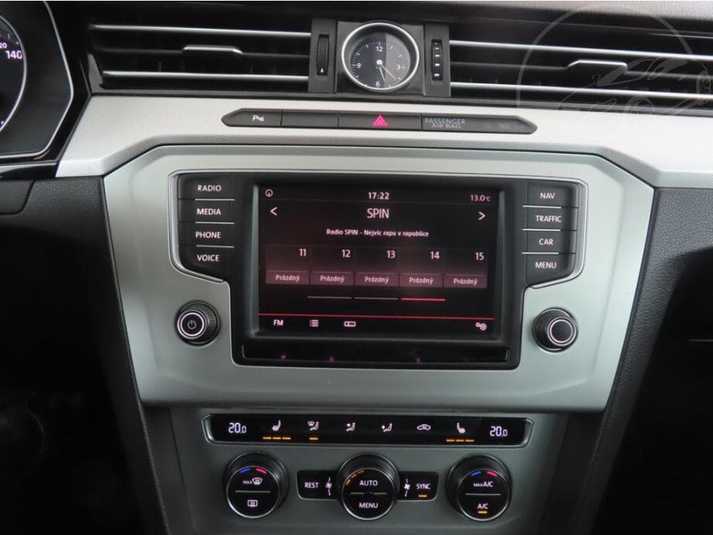 2015 Volkswagen PASSAT - 12