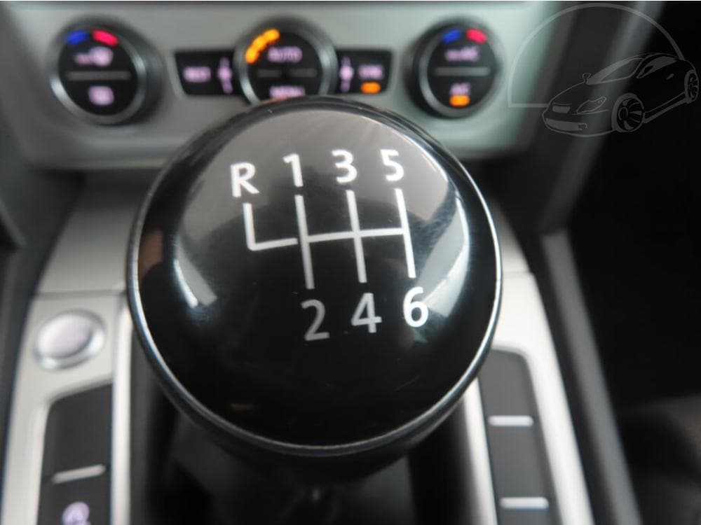 2015 Volkswagen PASSAT - 15