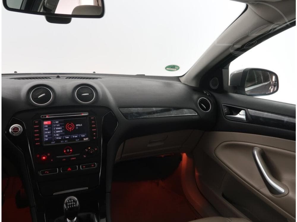 2011 Ford MONDEO - 8