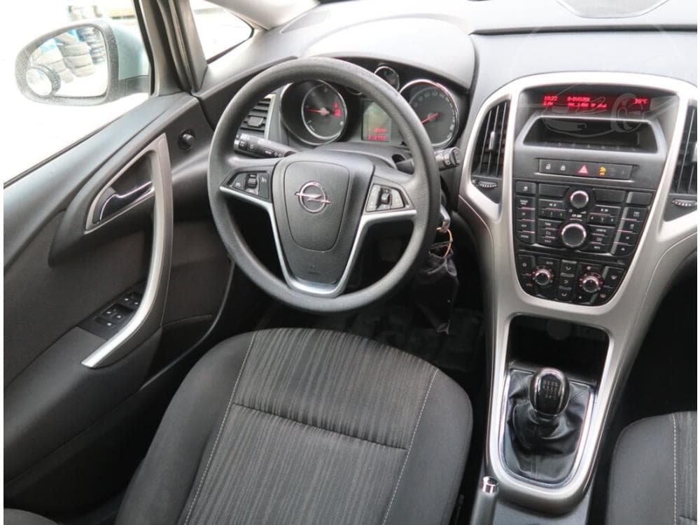 2011 Opel ASTRA - 7