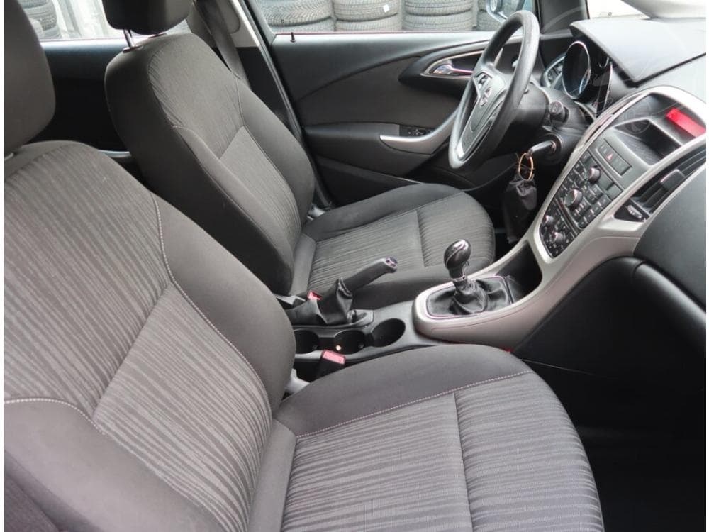 2011 Opel ASTRA - 9